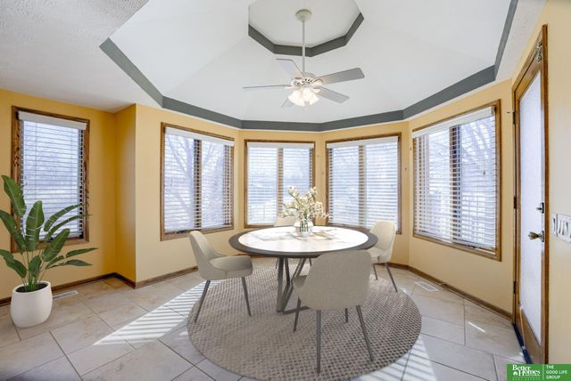 9404 Valaretta Drive, Gretna, NE 68028