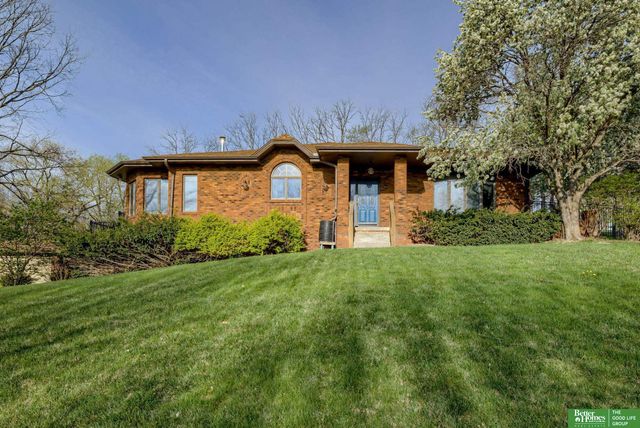 9404 Valaretta Drive, Gretna, NE 68028