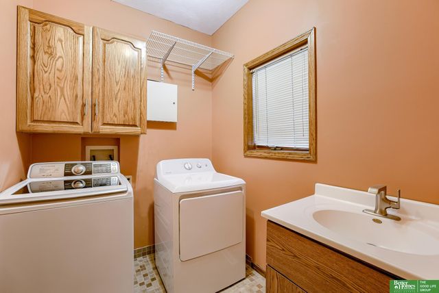 9404 Valaretta Drive, Gretna, NE 68028