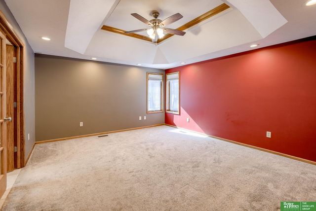 9404 Valaretta Drive, Gretna, NE 68028