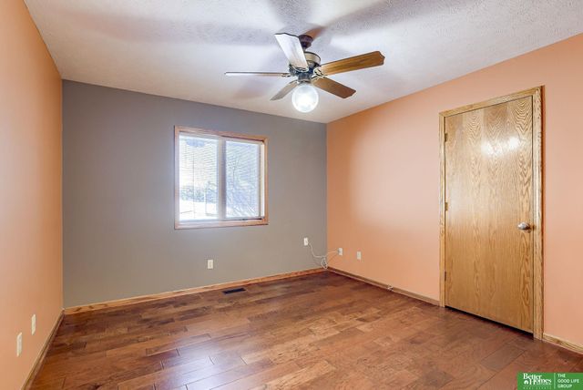 9404 Valaretta Drive, Gretna, NE 68028