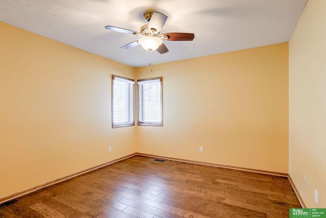 9404 Valaretta Drive, Gretna, NE 68028