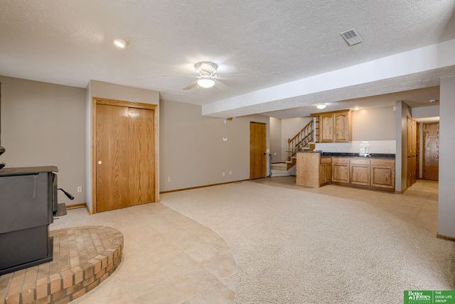 9404 Valaretta Drive, Gretna, NE 68028