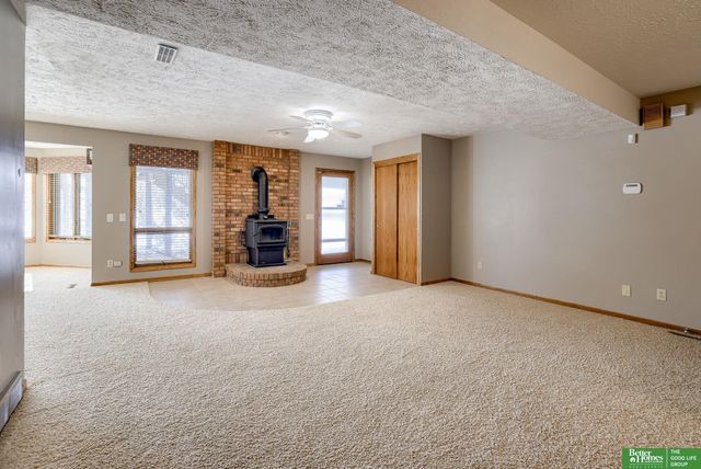 9404 Valaretta Drive, Gretna, NE 68028