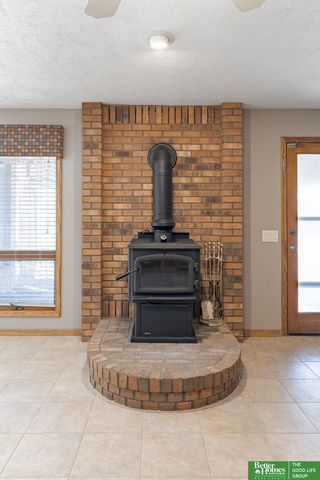 9404 Valaretta Drive, Gretna, NE 68028