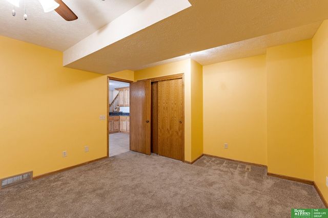 9404 Valaretta Drive, Gretna, NE 68028