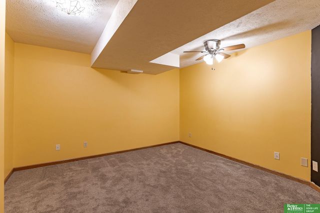 9404 Valaretta Drive, Gretna, NE 68028