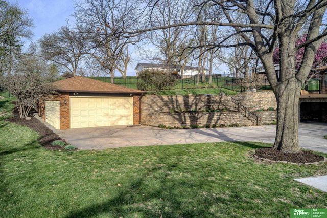 9404 Valaretta Drive, Gretna, NE 68028