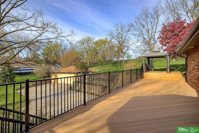 9404 Valaretta Drive, Gretna, NE 68028