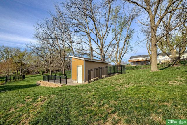 9404 Valaretta Drive, Gretna, NE 68028