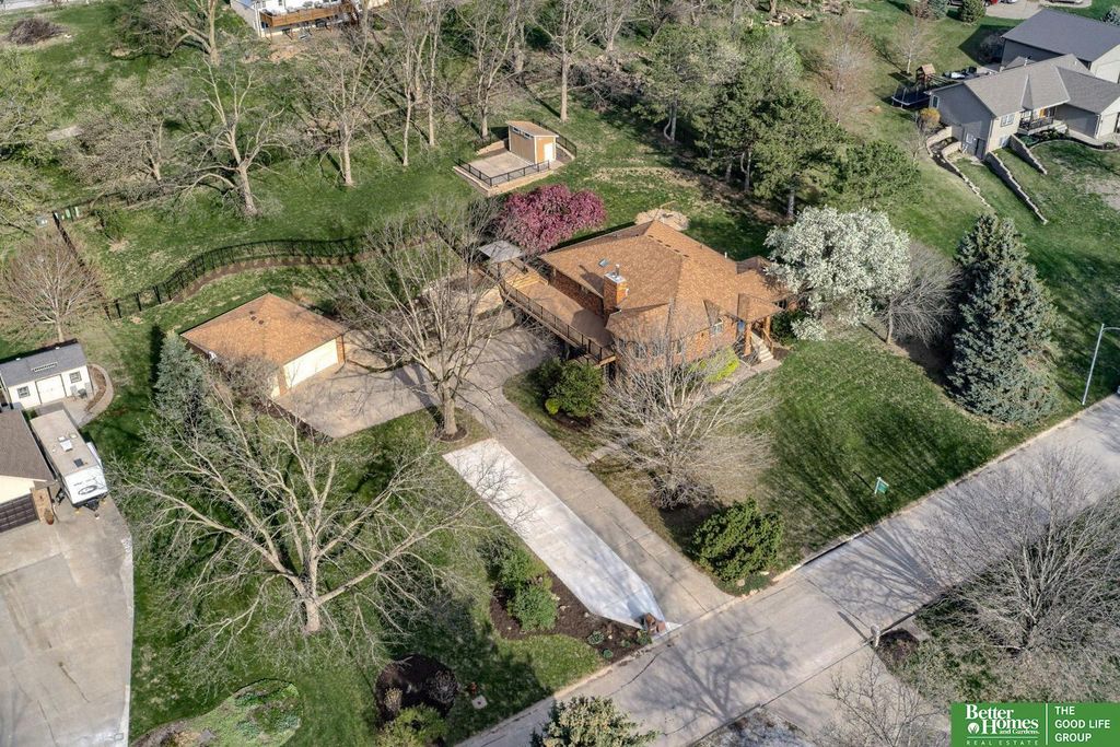 9404 Valaretta Drive, Gretna, NE 68028