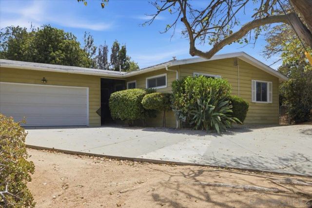 860 Magarian Rd, Fallbrook, CA 92028