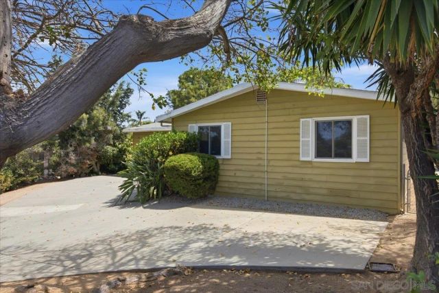 860 Magarian Rd, Fallbrook, CA 92028