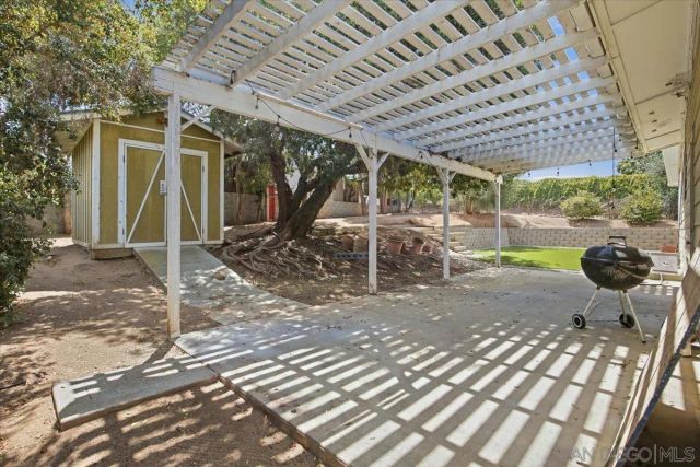 860 Magarian Rd, Fallbrook, CA 92028