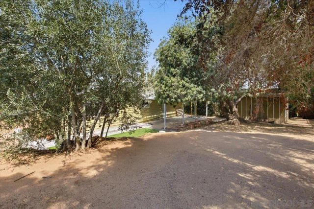 860 Magarian Rd, Fallbrook, CA 92028