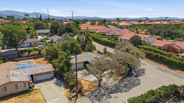 860 Magarian Rd, Fallbrook, CA 92028