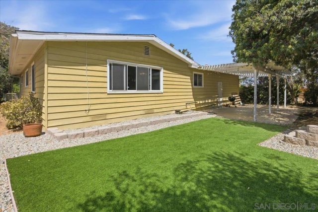 860 Magarian Rd, Fallbrook, CA 92028