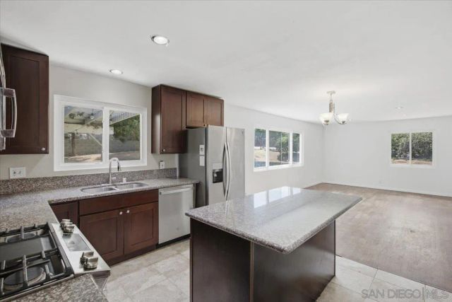 860 Magarian Rd, Fallbrook, CA 92028