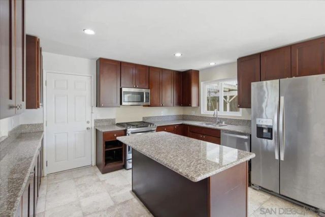 860 Magarian Rd, Fallbrook, CA 92028