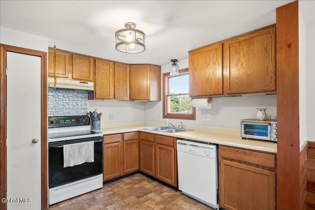 109 Bluebird Road, Moreau, NY 12828