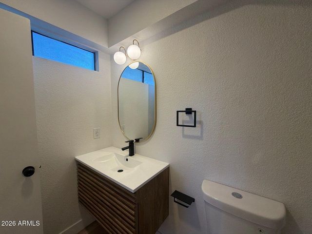 8821 N NEW WORLD Drive, Glendale, AZ 85302