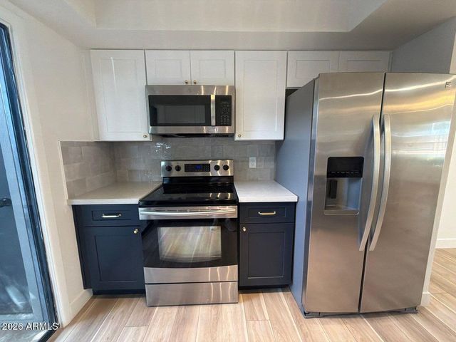 8821 N NEW WORLD Drive, Glendale, AZ 85302