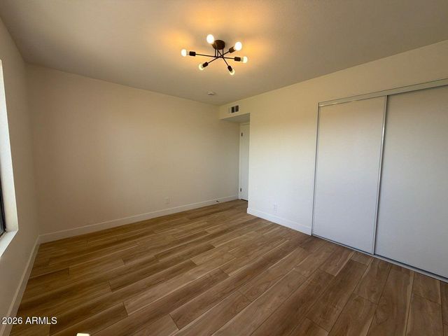 8821 N NEW WORLD Drive, Glendale, AZ 85302