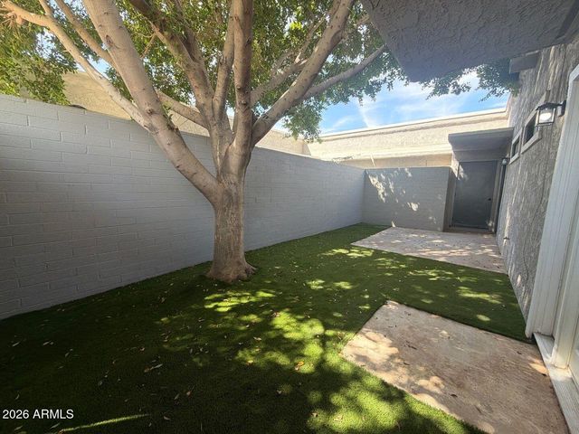 8821 N NEW WORLD Drive, Glendale, AZ 85302