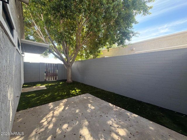 8821 N NEW WORLD Drive, Glendale, AZ 85302