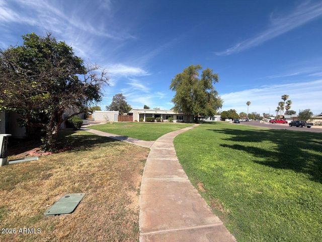 8821 N NEW WORLD Drive, Glendale, AZ 85302