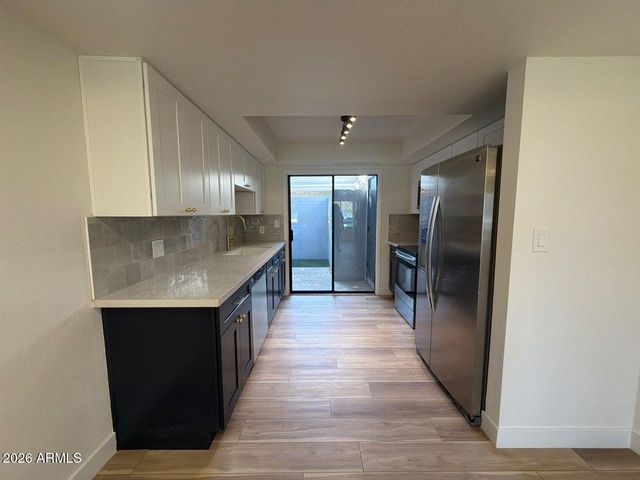 8821 N NEW WORLD Drive, Glendale, AZ 85302