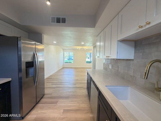 8821 N NEW WORLD Drive, Glendale, AZ 85302