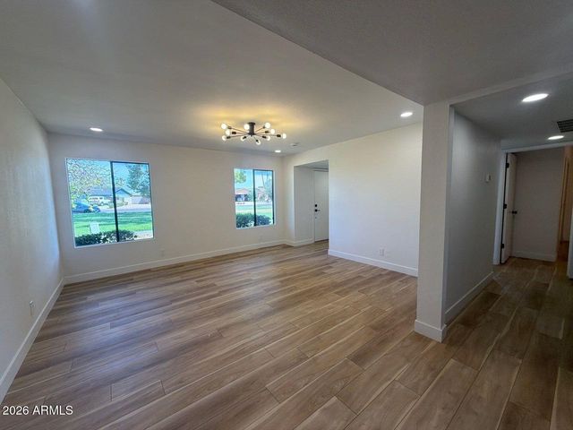8821 N NEW WORLD Drive, Glendale, AZ 85302
