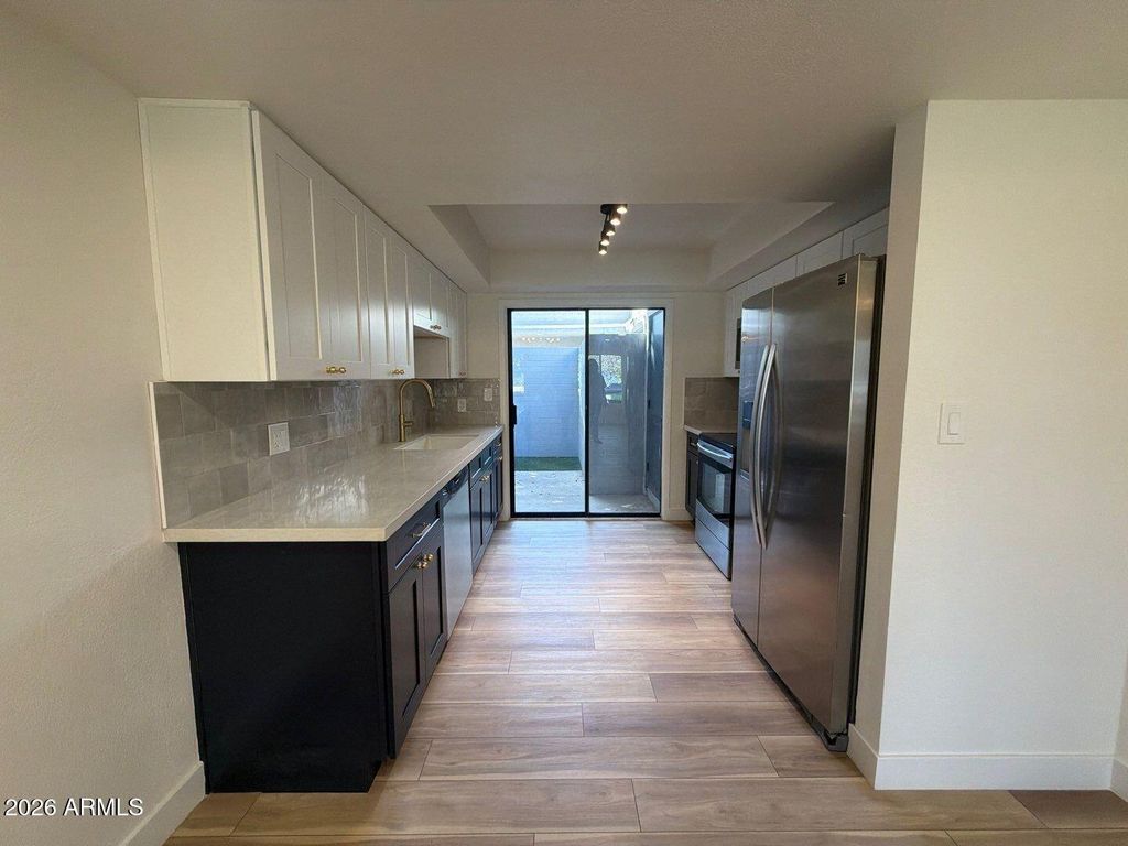 8821 N NEW WORLD Drive, Glendale, AZ 85302 — photo 2