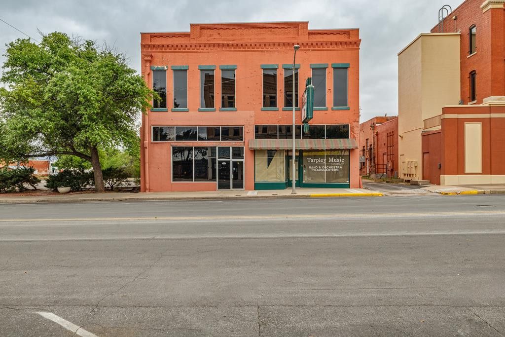 Image 1 of property listing at 13 E Twohig Avenue, San Angelo, TX 76903