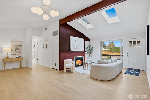 527 N 200th Street, Shoreline, WA 98133