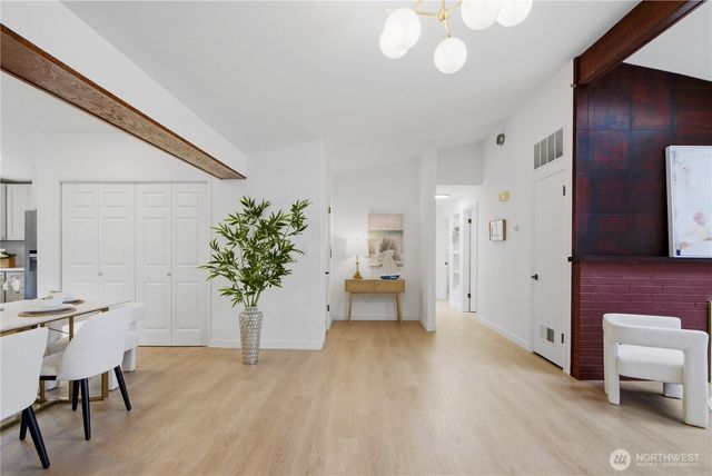 527 N 200th Street, Shoreline, WA 98133