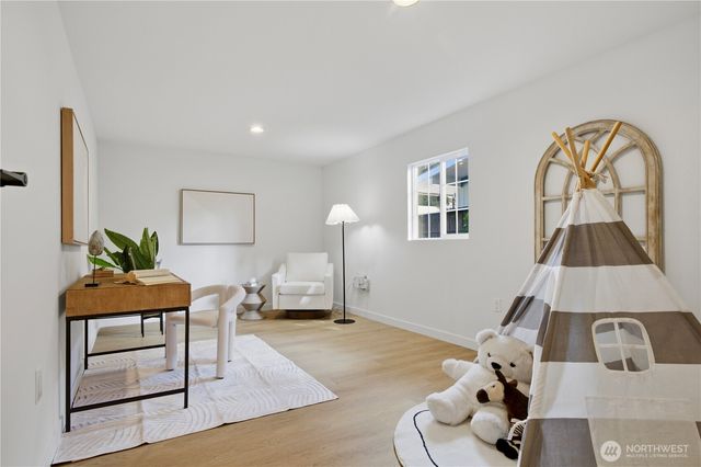 527 N 200th Street, Shoreline, WA 98133