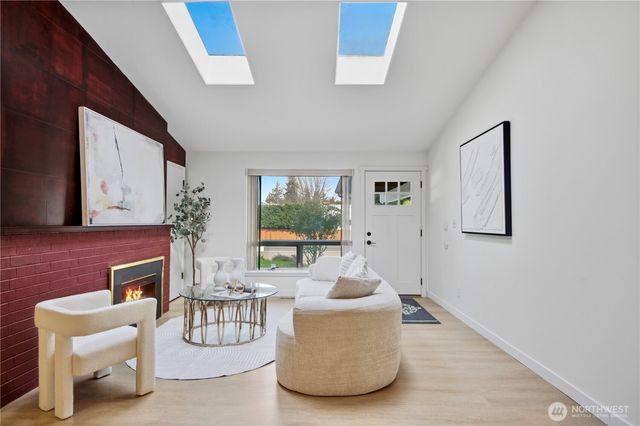 527 N 200th Street, Shoreline, WA 98133