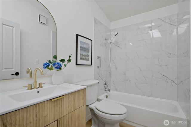 527 N 200th Street, Shoreline, WA 98133