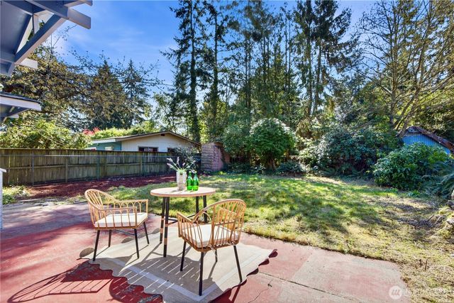 527 N 200th Street, Shoreline, WA 98133