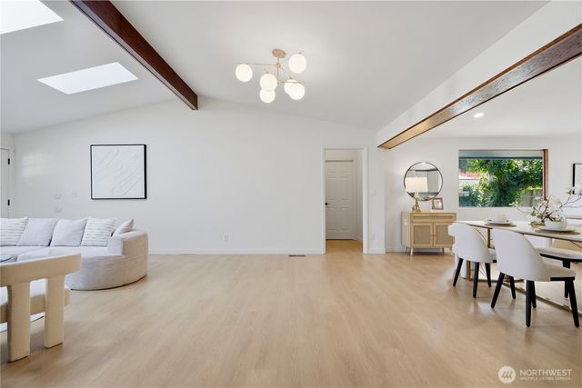 527 N 200th Street, Shoreline, WA 98133