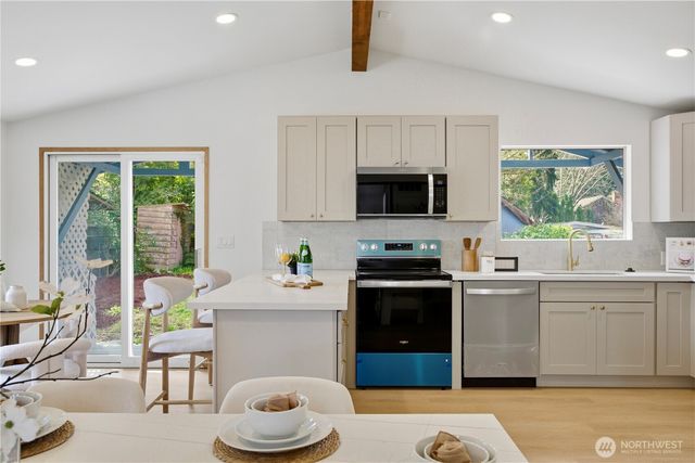 527 N 200th Street, Shoreline, WA 98133