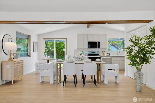 527 N 200th Street, Shoreline, WA 98133