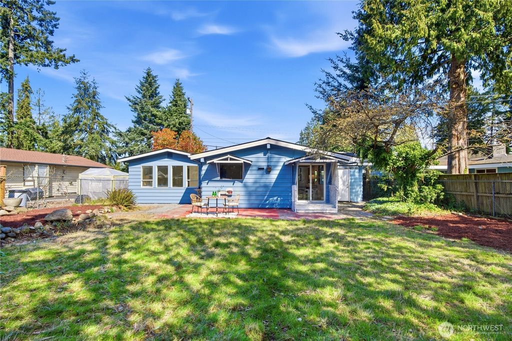 527 N 200th Street, Shoreline, WA 98133