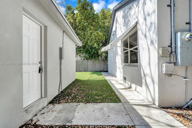 52 NW 47 0, Miami, FL 33127