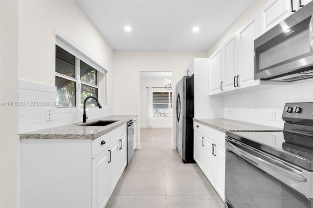 52 NW 47 0, Miami, FL 33127