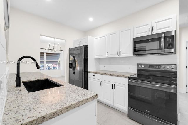 52 NW 47 0, Miami, FL 33127