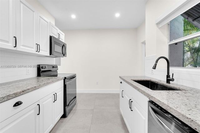 52 NW 47 0, Miami, FL 33127