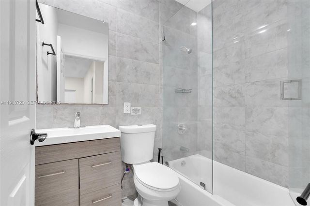 52 NW 47 0, Miami, FL 33127